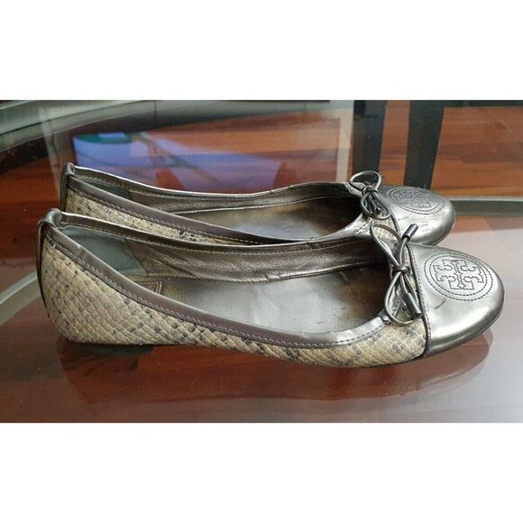 Tory Burch Verbena Silver Patent Toe Silver Gray Snake Skin Bow Flats Size 7 - Picture 2 of 8